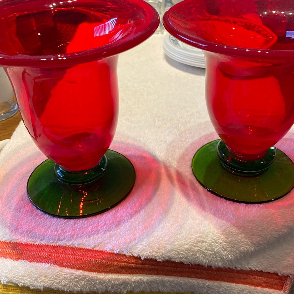 Vintage Czech Art glass vases. Set of 2. Excellent condition. 6 in tall 5.75 W